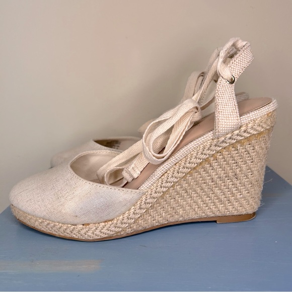 Kelly and Katie Hannah close toe espadrilles - Picture 5 of 8